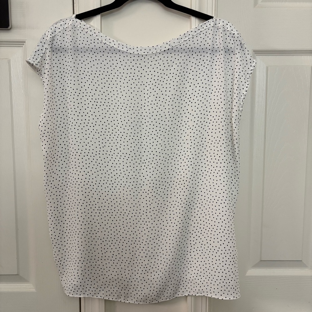 💜 3/$15. Loft shirt, women’s large, polka dot
